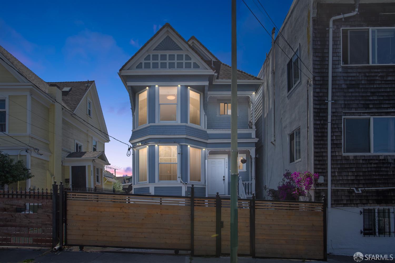 Detail Gallery Image 7 of 74 For 1806 8th Ave, Oakland,  CA 94606 - 3 Beds | 2 Baths