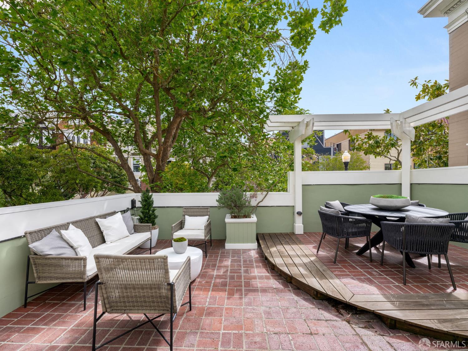 Detail Gallery Image 2 of 42 For 315 Laurel St, San Francisco,  CA 94118 - 6 Beds | 5/1 Baths