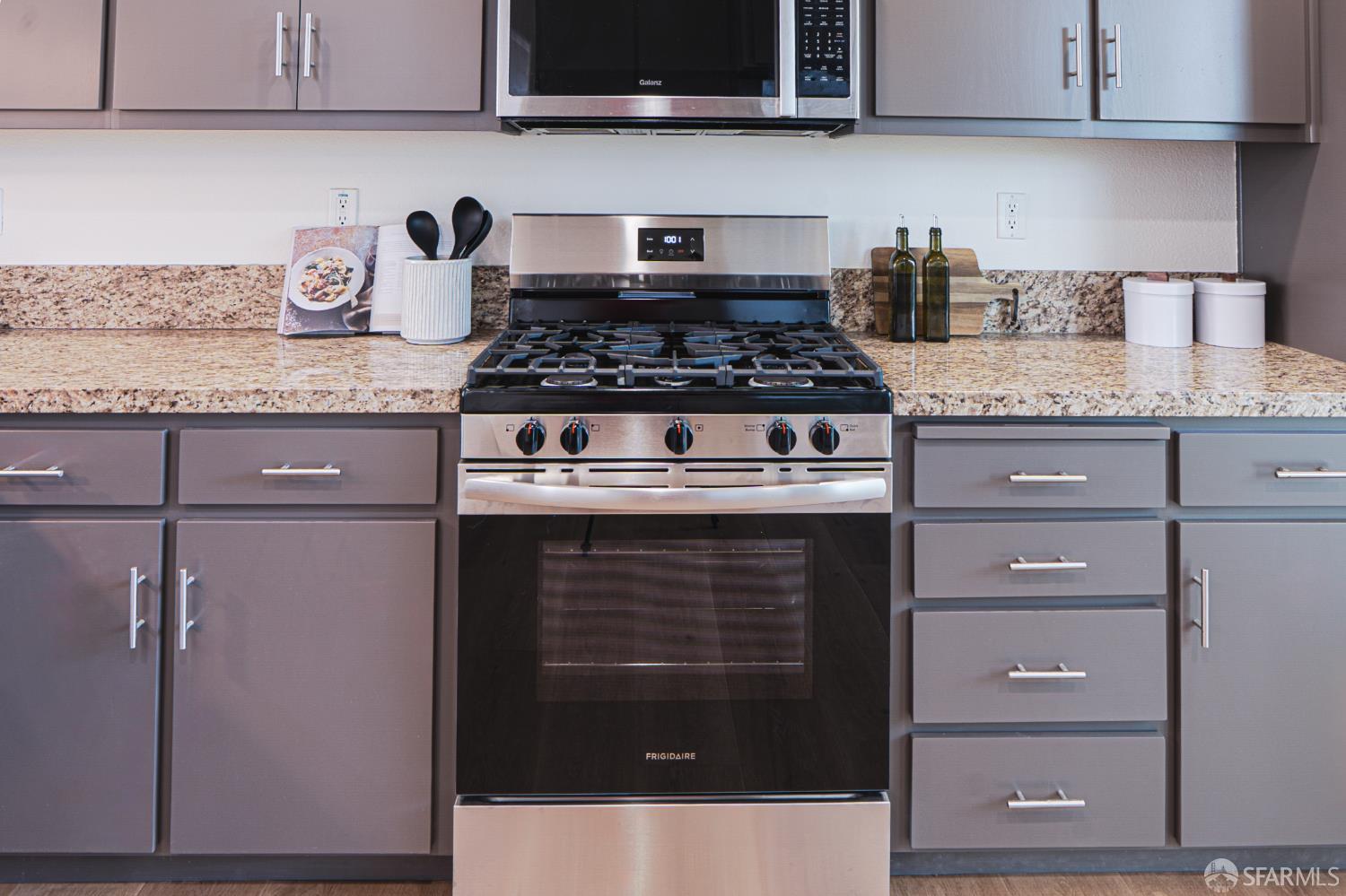 Detail Gallery Image 8 of 31 For 962 E Duane Ave, Sunnyvale,  CA 94085 - 4 Beds | 3/1 Baths
