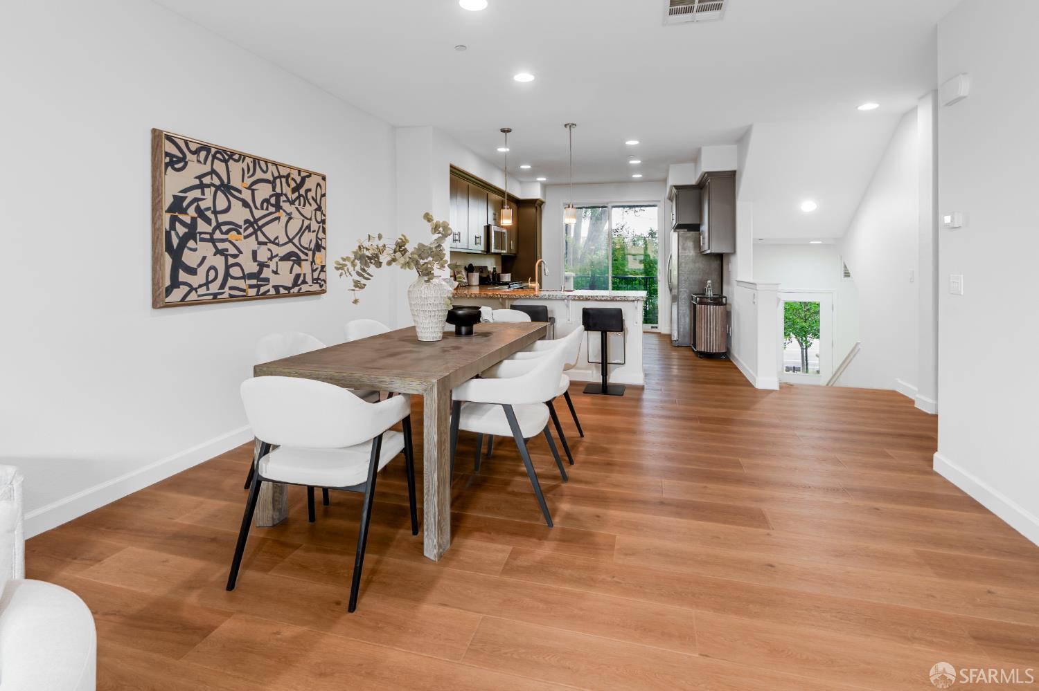 Detail Gallery Image 6 of 31 For 962 E Duane Ave, Sunnyvale,  CA 94085 - 4 Beds | 3/1 Baths