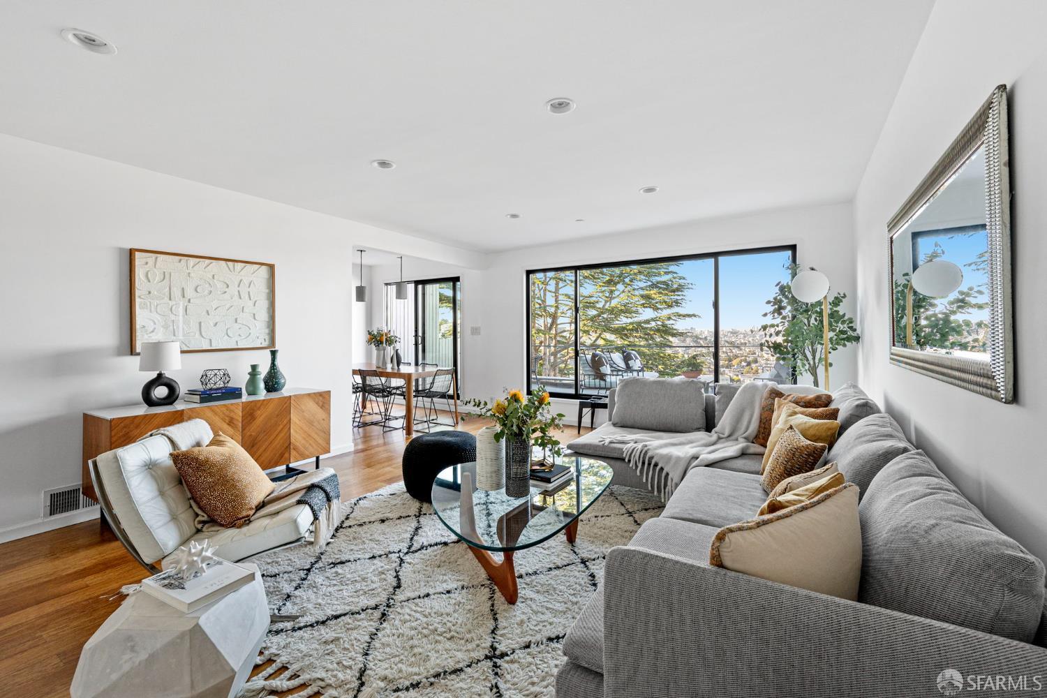 Detail Gallery Image 3 of 49 For 37 Miguel St #2,  San Francisco,  CA 94131 - 2 Beds | 1 Baths