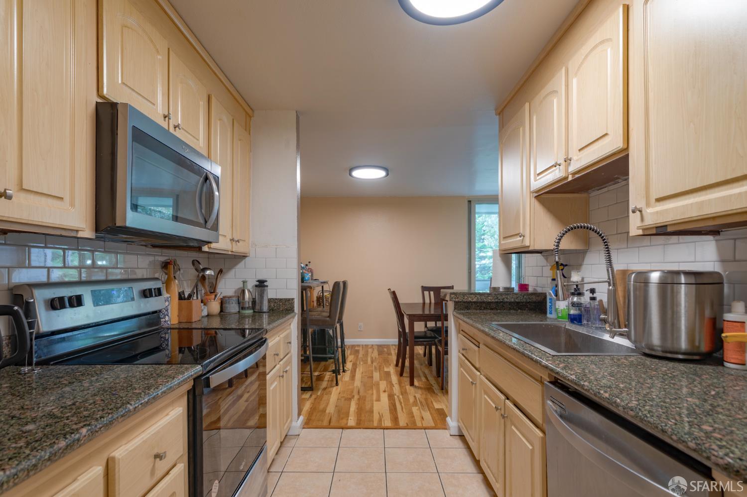 Photo #7: 425069878 Listing: Photo #7