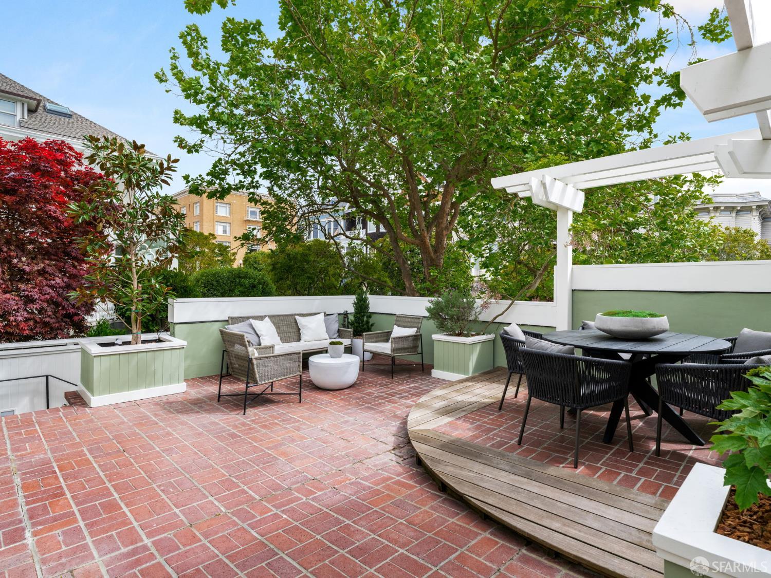 Detail Gallery Image 3 of 42 For 315 Laurel St, San Francisco,  CA 94118 - 6 Beds | 5/1 Baths