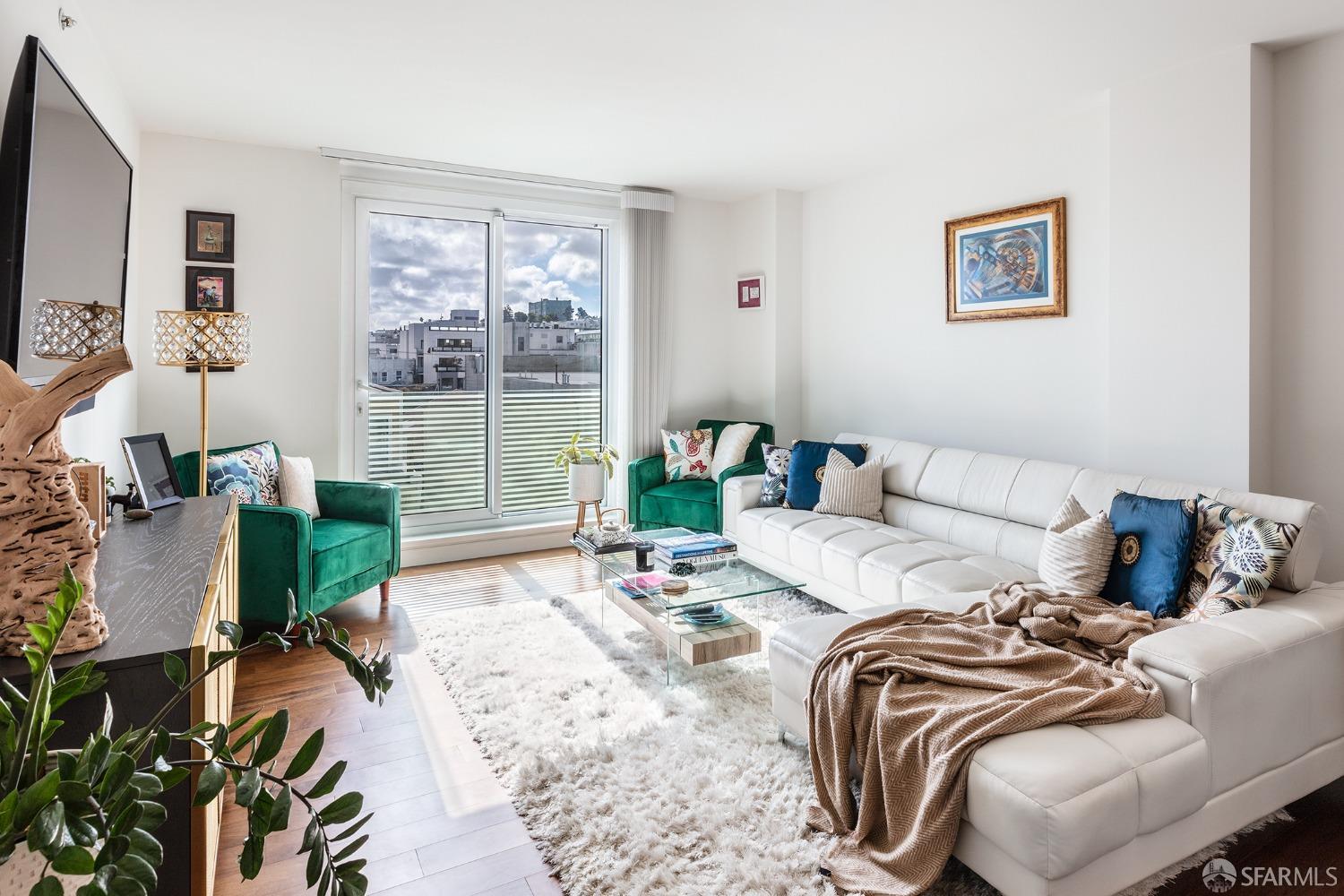 Photo #2: 425069870 Listing 