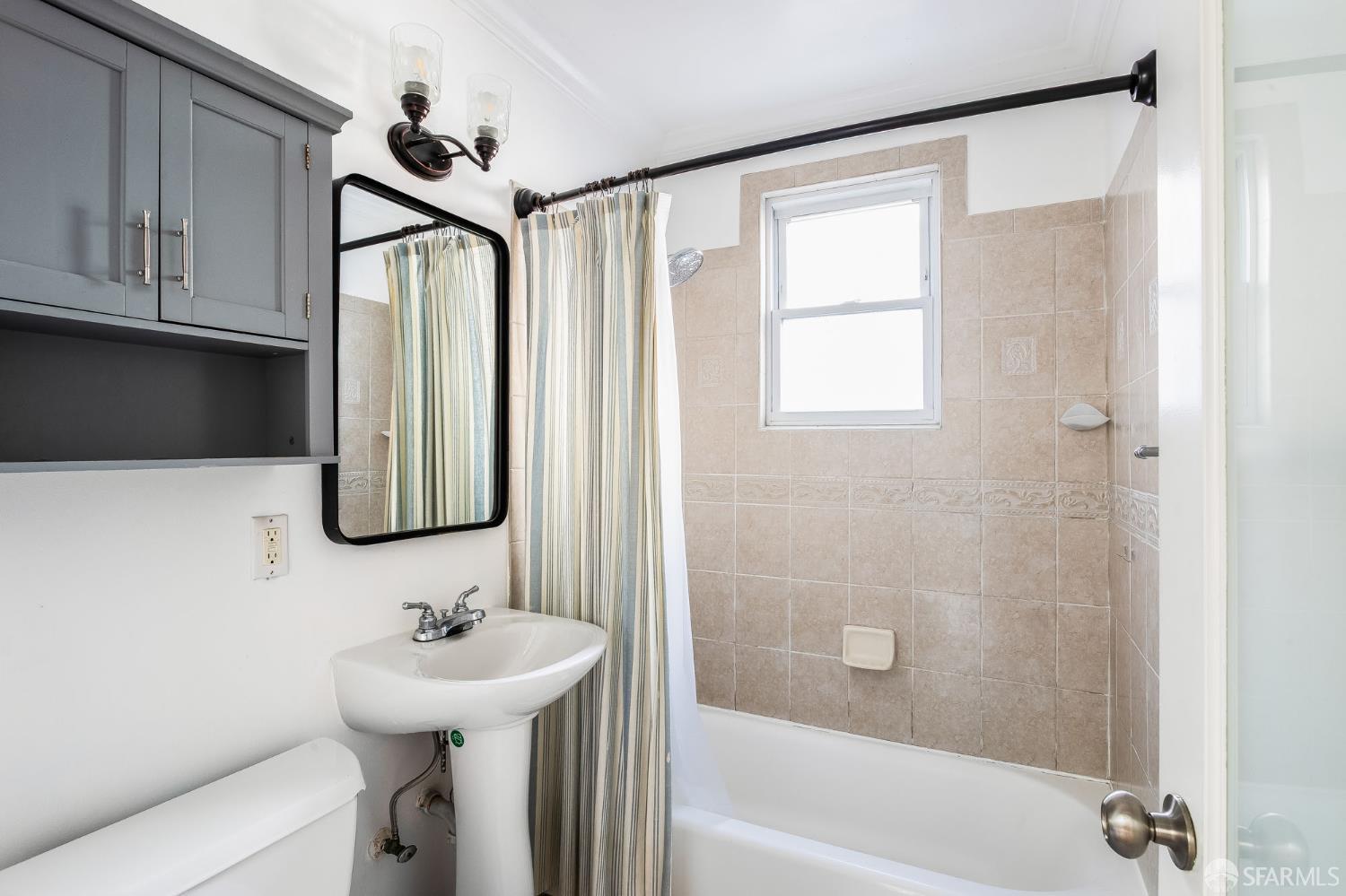 Detail Gallery Image 6 of 12 For 8 Fountain St, San Francisco,  CA 94114 - 2 Beds | 1 Baths