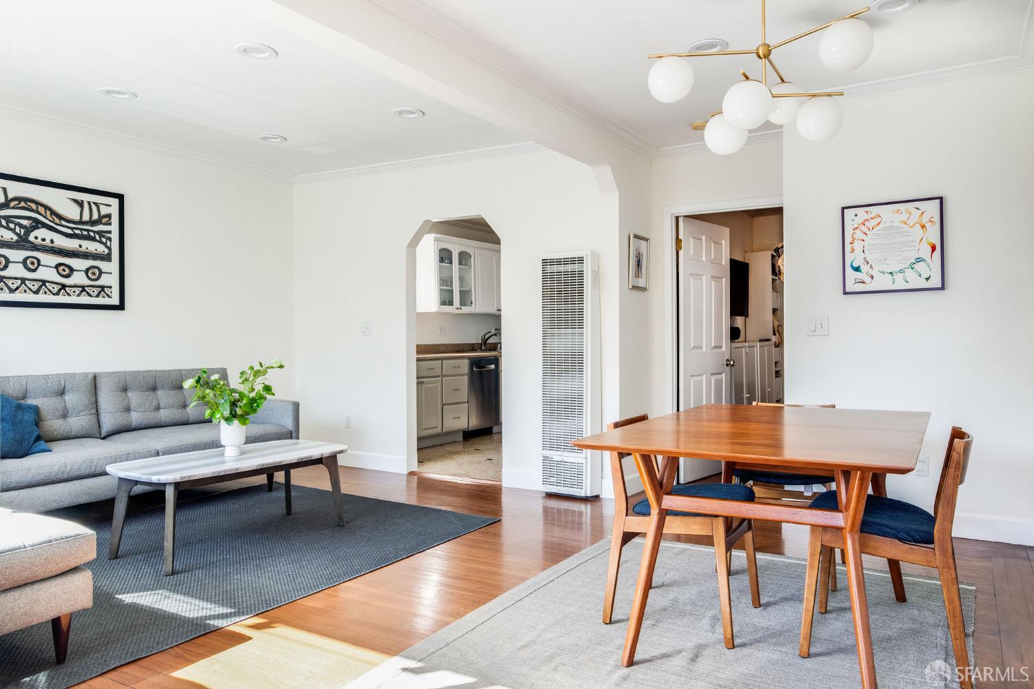 Detail Gallery Image 3 of 12 For 8 Fountain St, San Francisco,  CA 94114 - 2 Beds | 1 Baths
