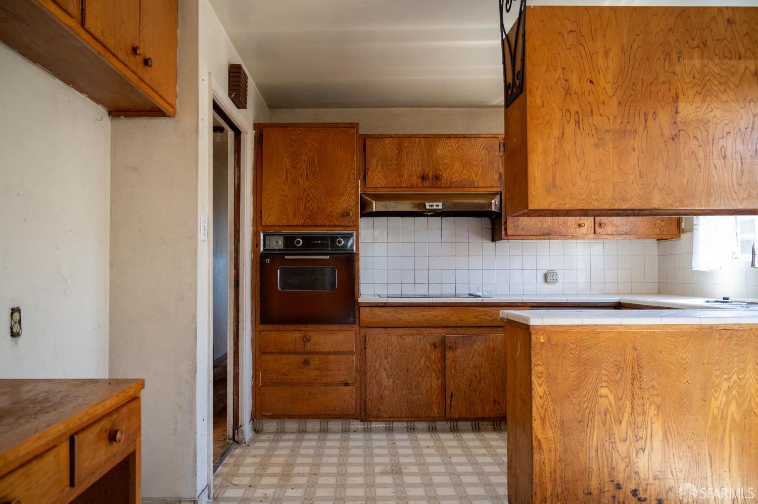 Detail Gallery Image 3 of 16 For 267 St. Catherine Dr, Daly City,  CA 94015 - 3 Beds | 2 Baths