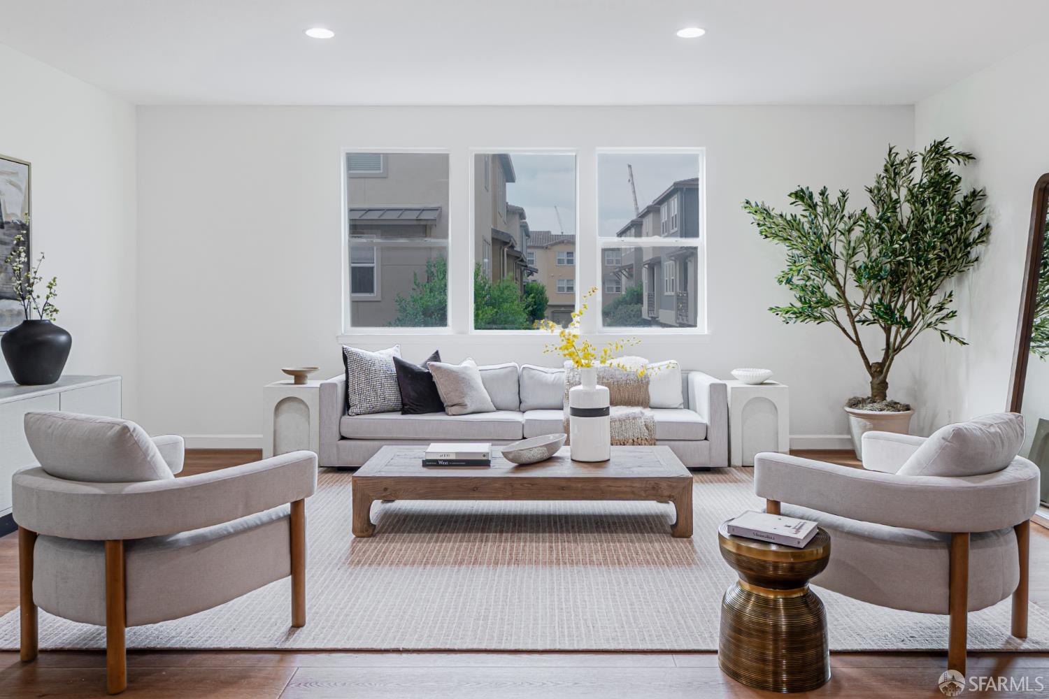 Detail Gallery Image 3 of 31 For 962 E Duane Ave, Sunnyvale,  CA 94085 - 4 Beds | 3/1 Baths
