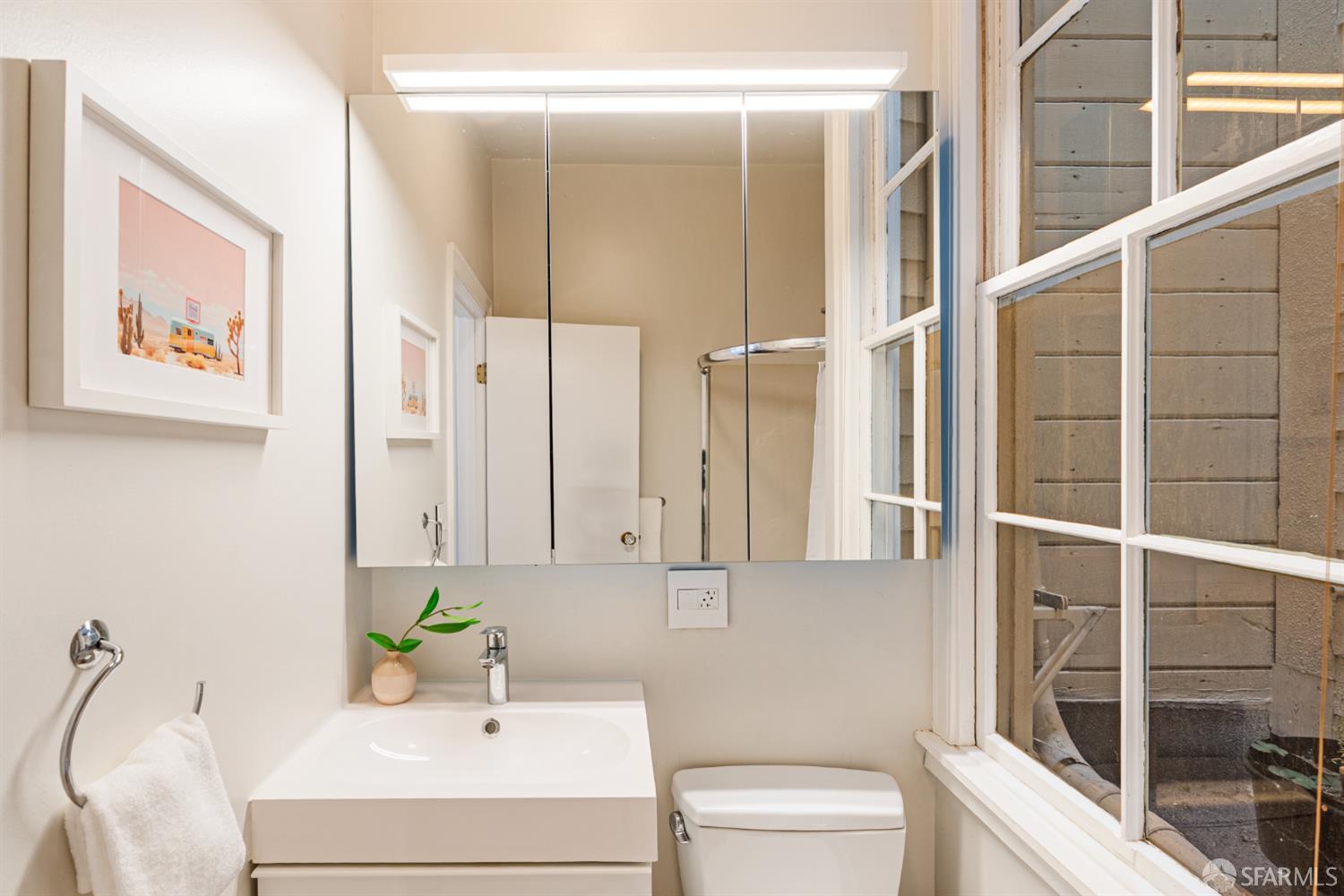 Detail Gallery Image 18 of 27 For 223 Sanchez St, San Francisco,  CA 94114 - 2 Beds | 2 Baths