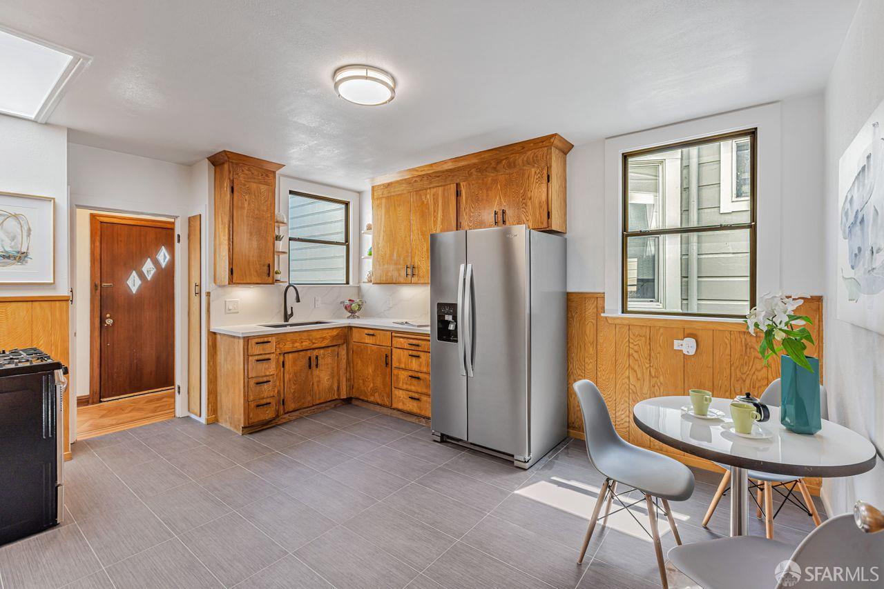 Detail Gallery Image 6 of 30 For 46 Dartmouth St, San Francisco,  CA 94134 - 2 Beds | 1 Baths