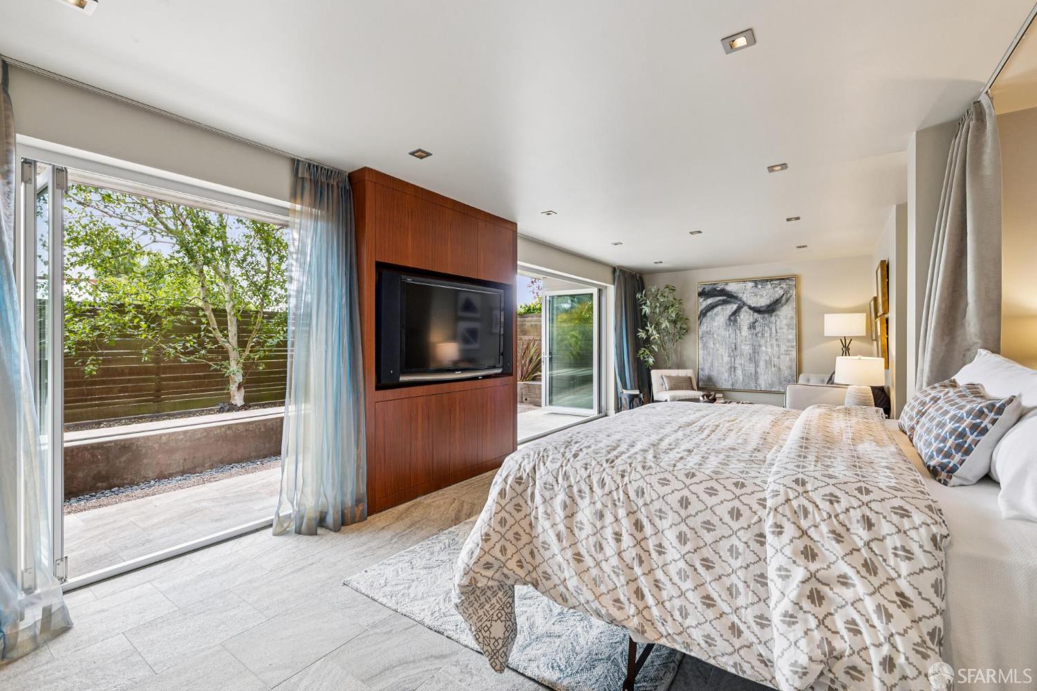Detail Gallery Image 40 of 70 For 28 Flint St, San Francisco,  CA 94114 - – Beds | – Baths