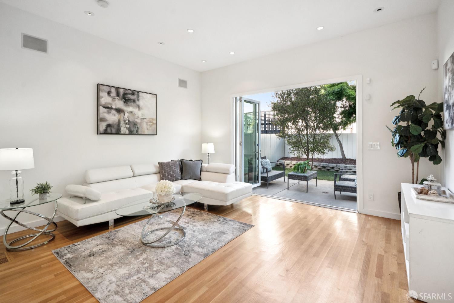 Detail Gallery Image 14 of 43 For 857 Castro St, San Francisco,  CA 94114 - 4 Beds | 3 Baths