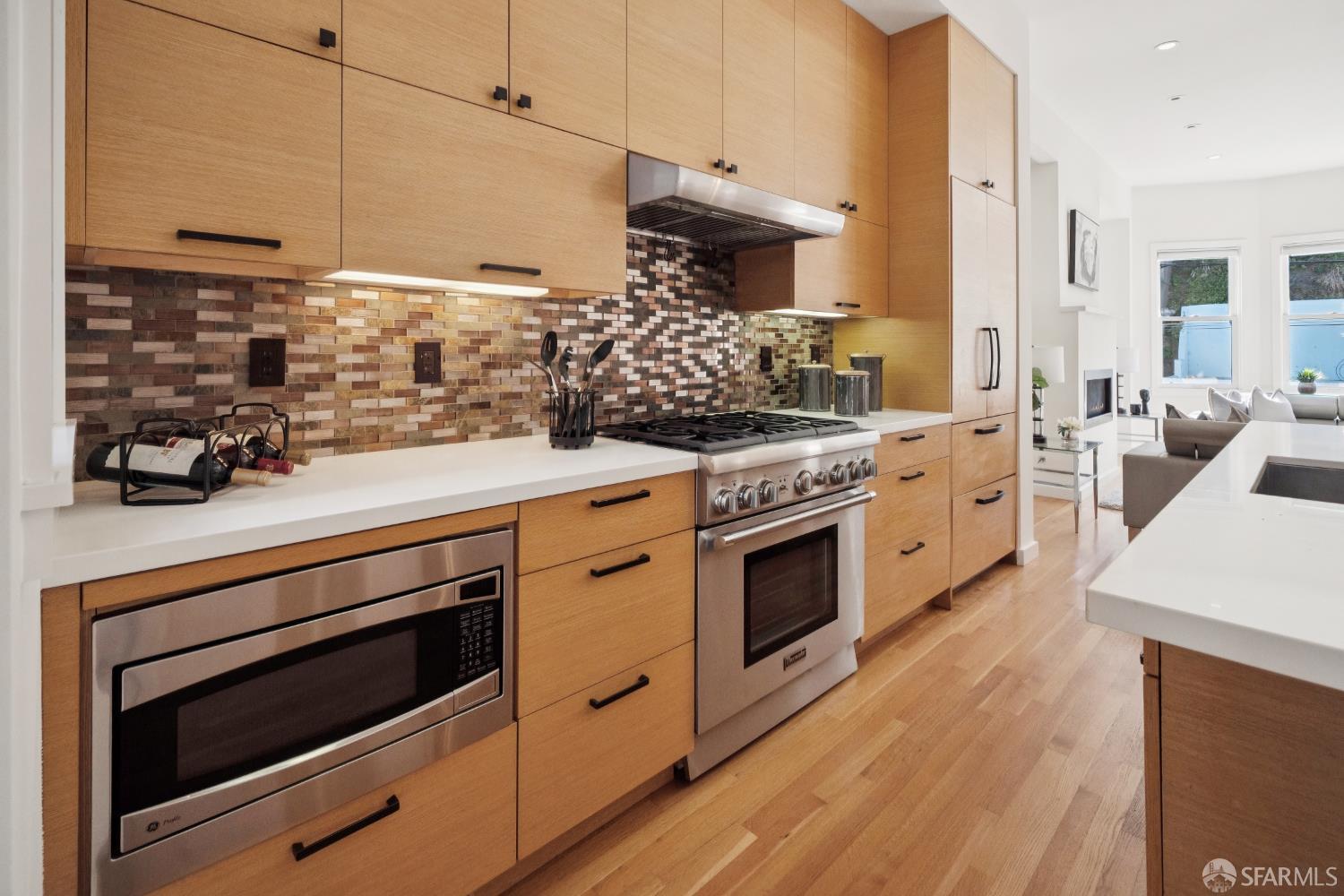 Detail Gallery Image 9 of 43 For 857 Castro St, San Francisco,  CA 94114 - 4 Beds | 3 Baths