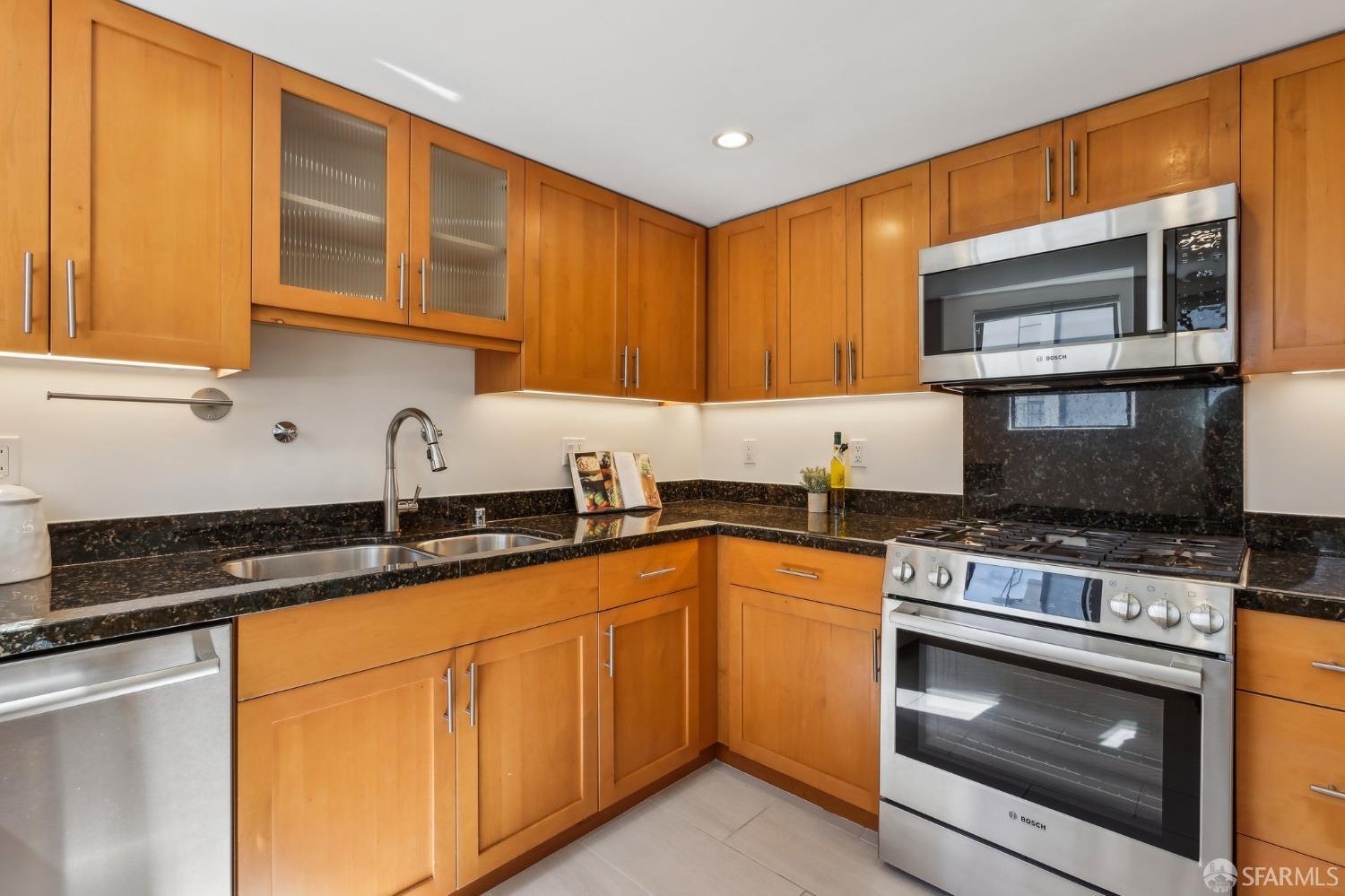 Detail Gallery Image 14 of 57 For 239 8th St #14,  San Francisco,  CA 94103 - 3 Beds | 2/1 Baths
