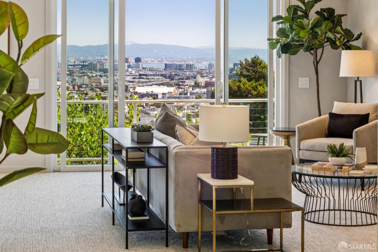 Detail Gallery Image 3 of 70 For 28 Flint St, San Francisco,  CA 94114 - – Beds | – Baths