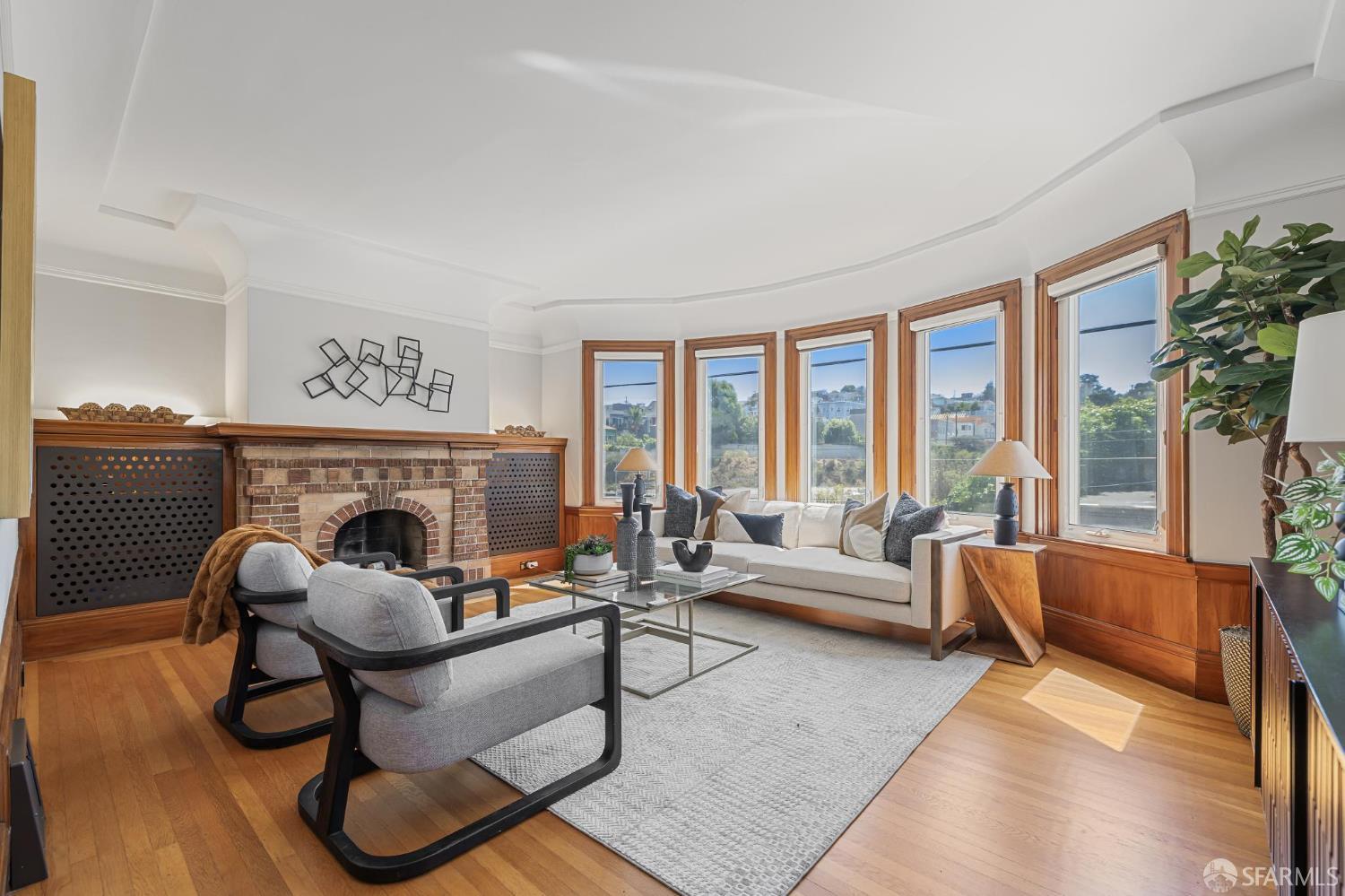 Detail Gallery Image 2 of 75 For 2200 Mariposa St, San Francisco,  CA 94110 - 4 Beds | 2 Baths