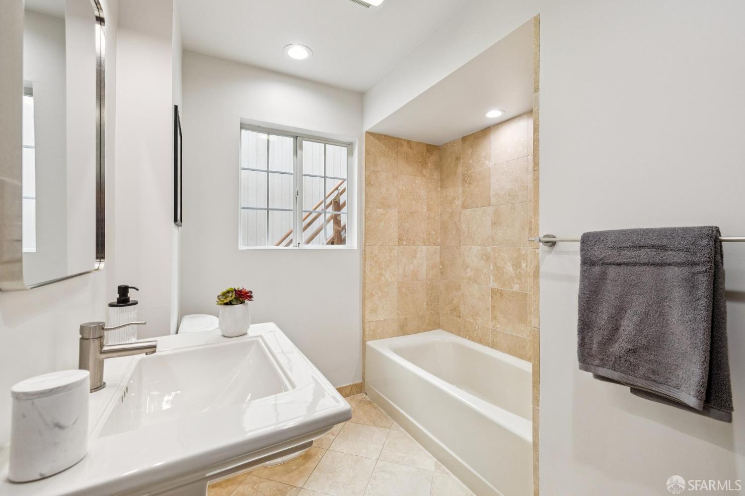Detail Gallery Image 64 of 70 For 28 Flint St, San Francisco,  CA 94114 - – Beds | – Baths