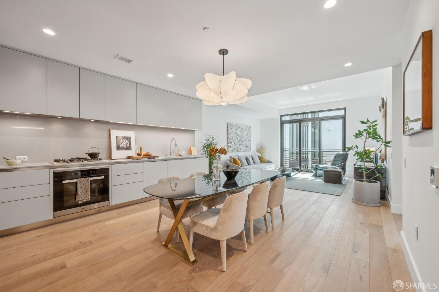 Photo #4: 425070280 Listing 