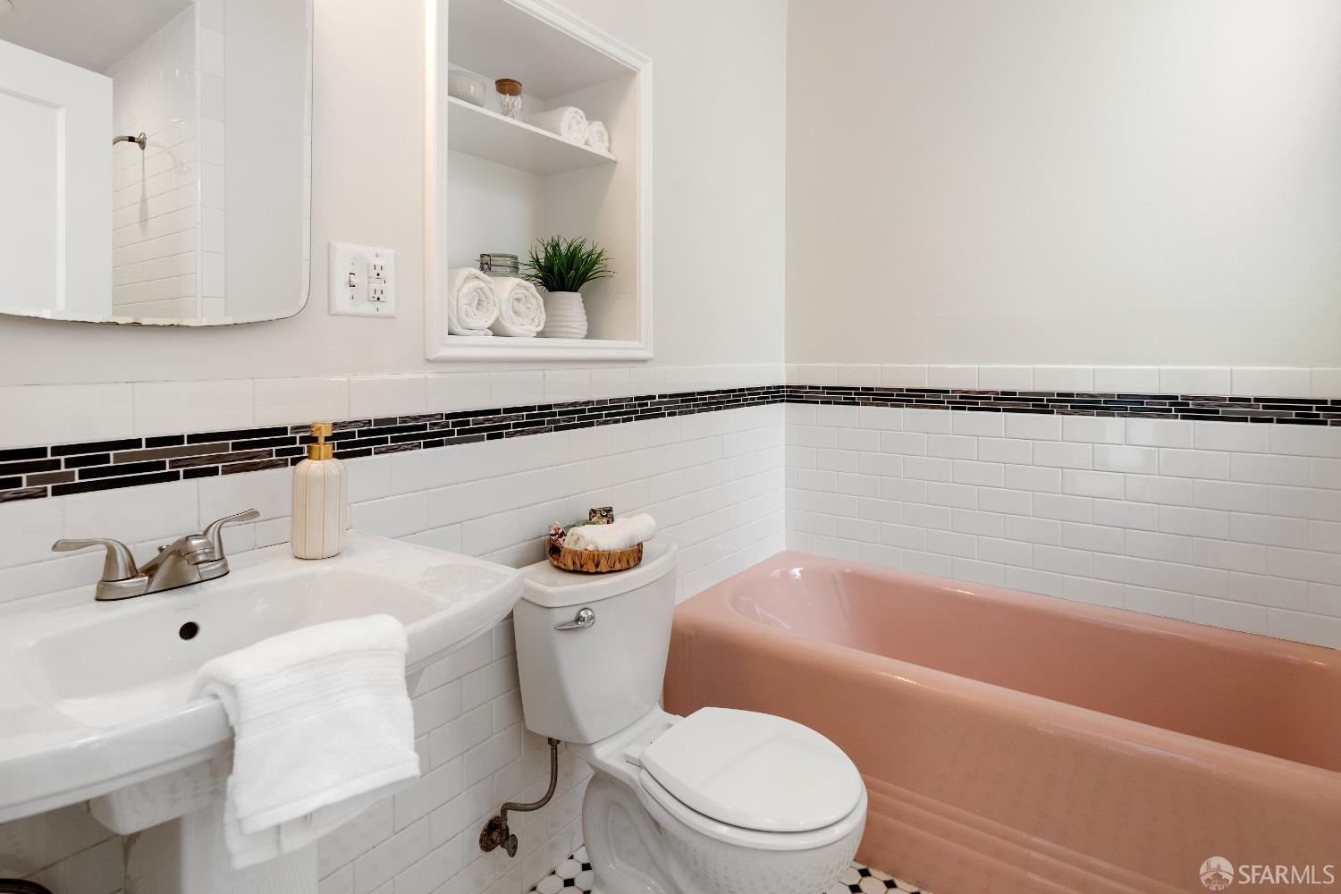 Detail Gallery Image 20 of 33 For 515 Goettingen St, San Francisco,  CA 94134 - 4 Beds | 2 Baths