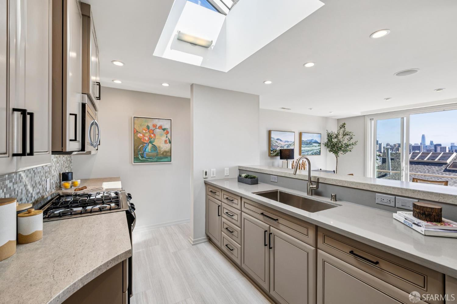 Detail Gallery Image 19 of 70 For 28 Flint St, San Francisco,  CA 94114 - – Beds | – Baths