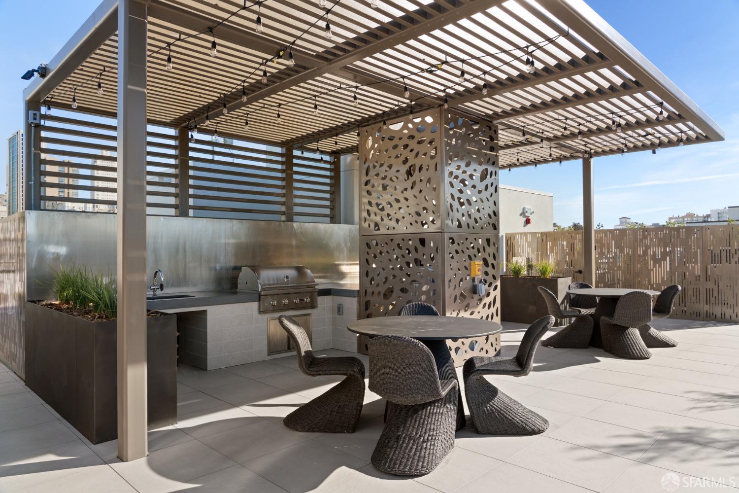 Detail Gallery Image 32 of 45 For 2525 Van Ness Ave #502,  San Francisco,  CA 94109 - 3 Beds | 3/1 Baths