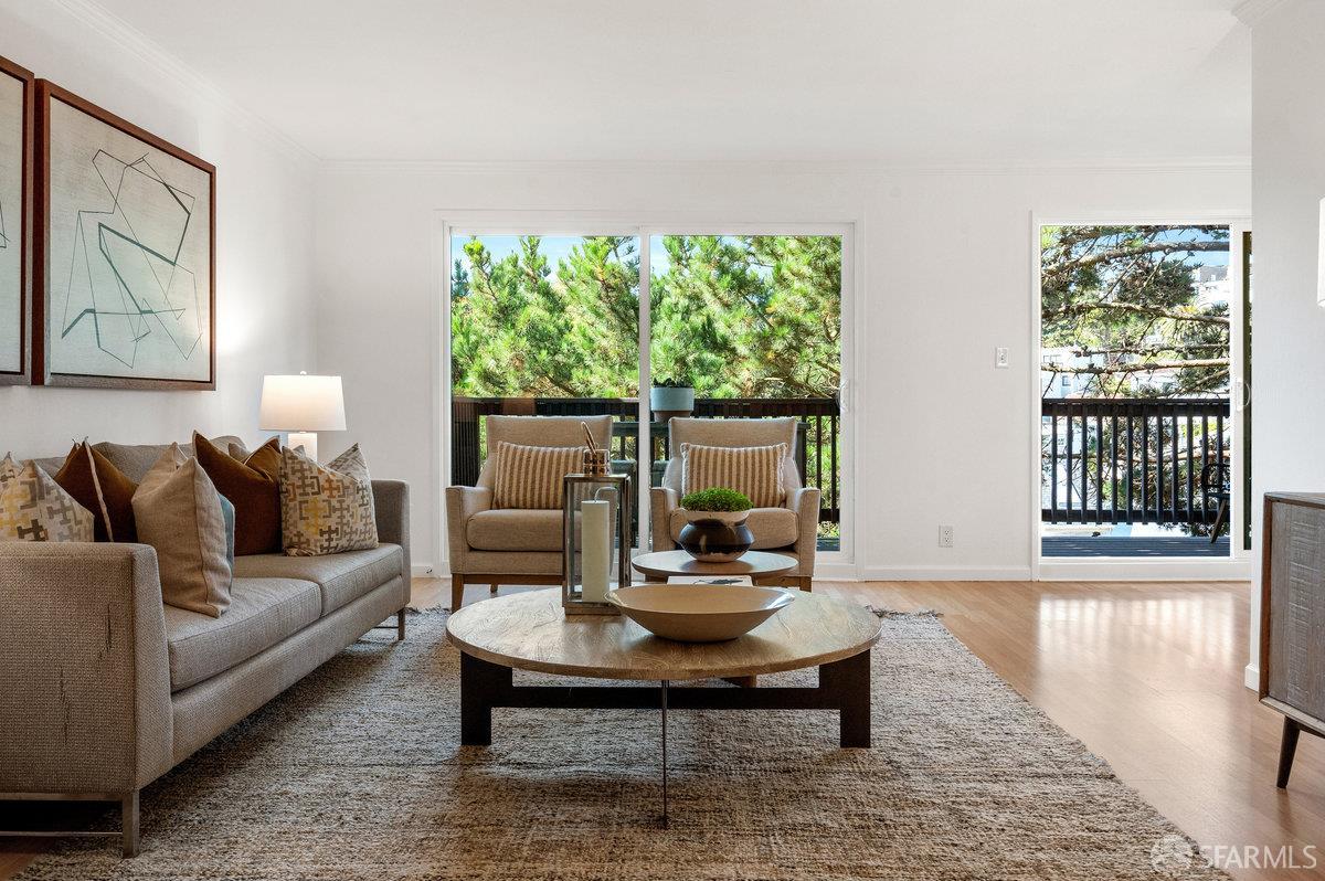 Photo #2: 425070499 Listing 