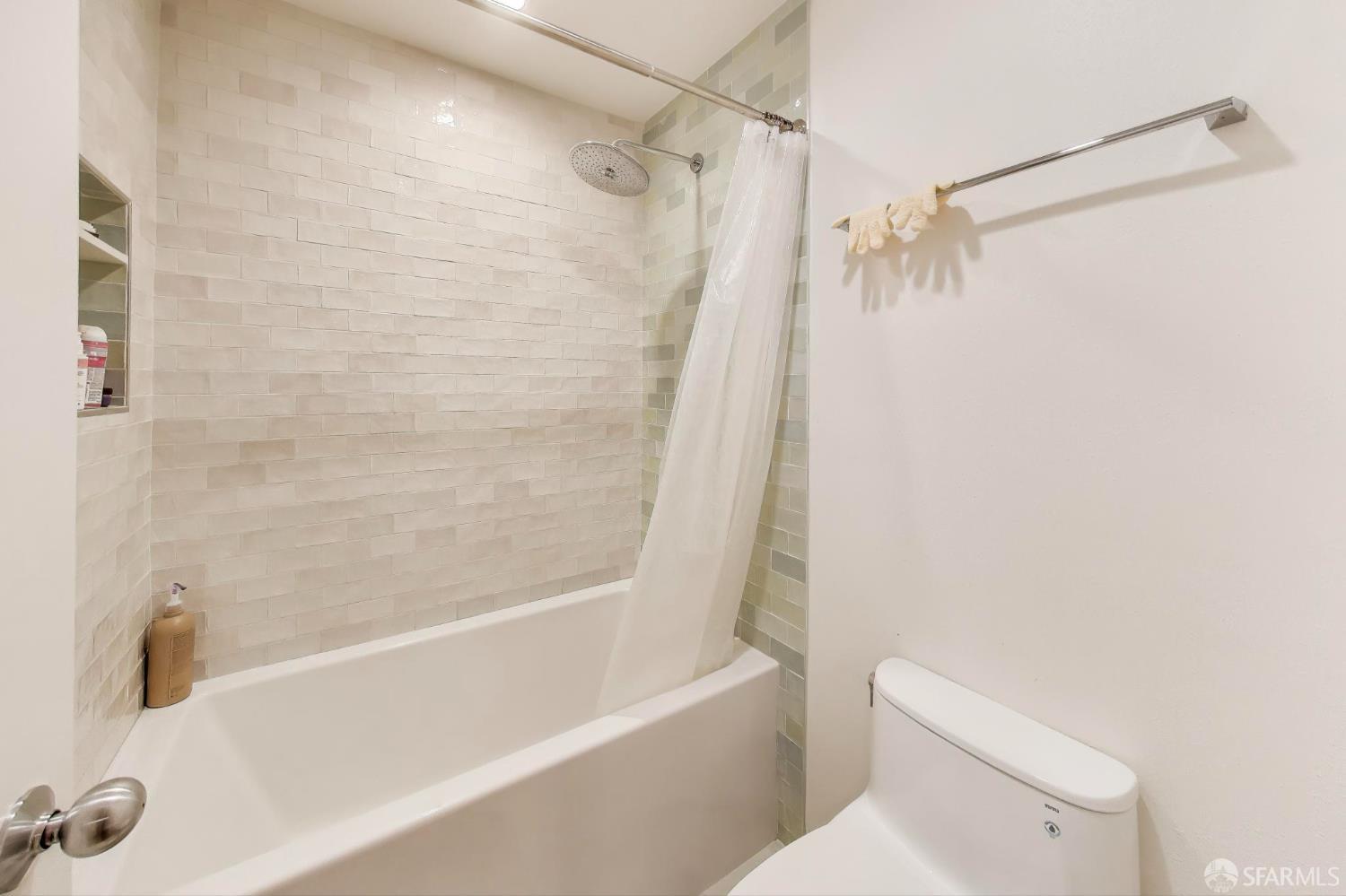 Detail Gallery Image 22 of 32 For 208 N Lake Merced Hls 3a,  San Francisco,  CA 94132 - 3 Beds | 2 Baths