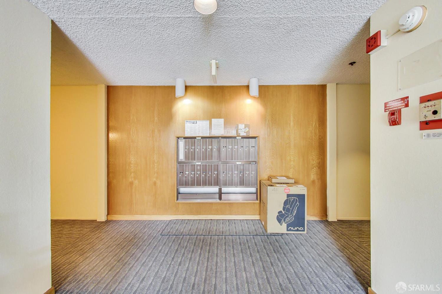 Detail Gallery Image 5 of 32 For 208 N Lake Merced Hls 3a,  San Francisco,  CA 94132 - 3 Beds | 2 Baths