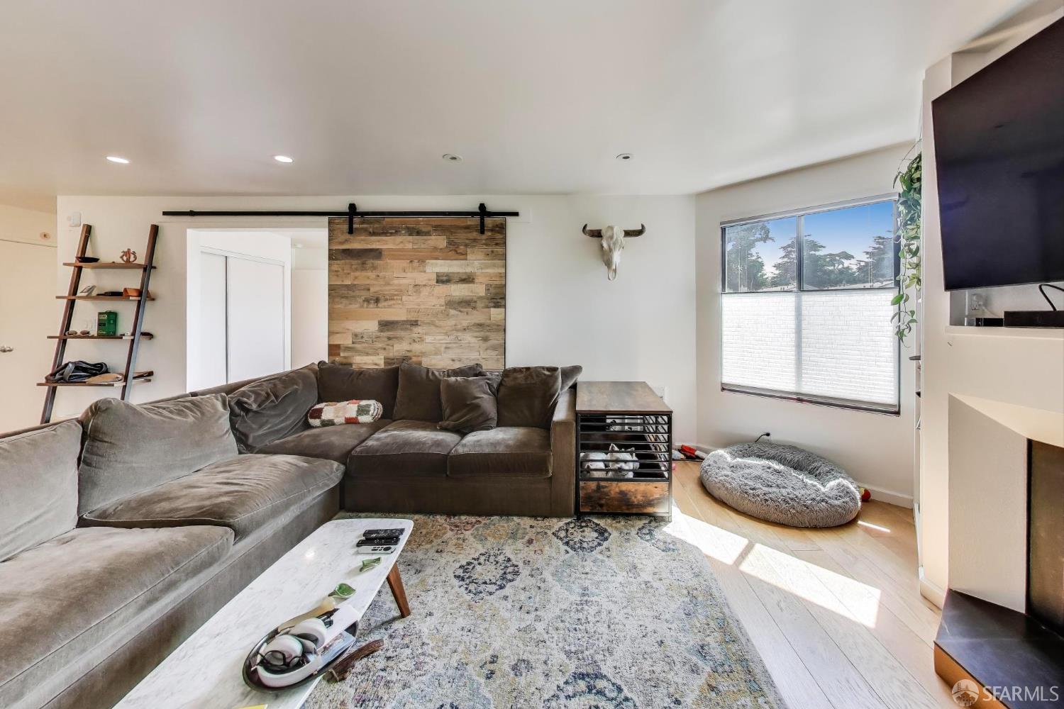 Detail Gallery Image 8 of 32 For 208 N Lake Merced Hls 3a,  San Francisco,  CA 94132 - 3 Beds | 2 Baths