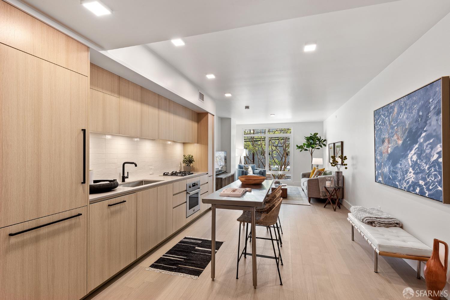 Photo #2: 425070615 Listing 