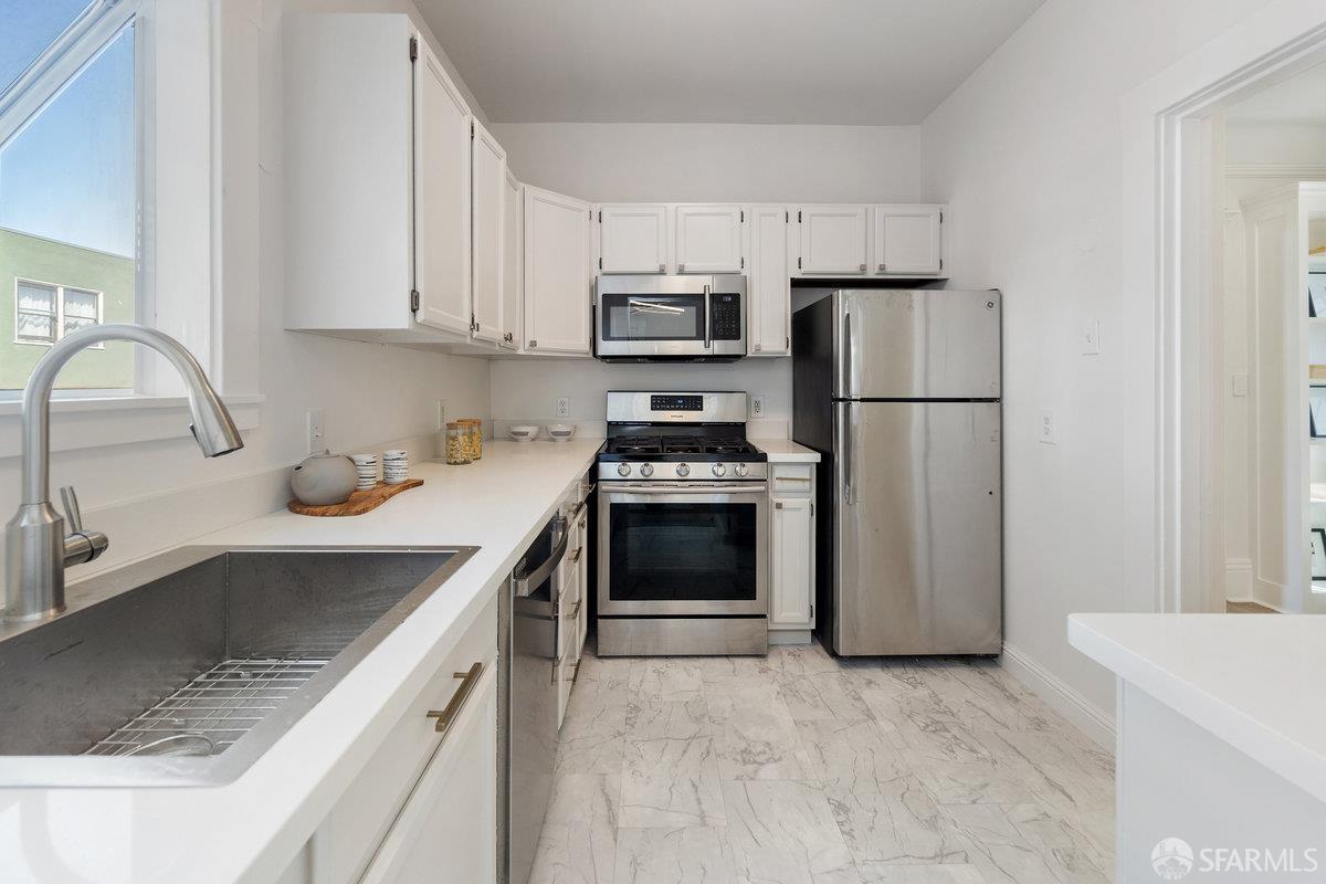 Photo #3: 425068714 Listing 