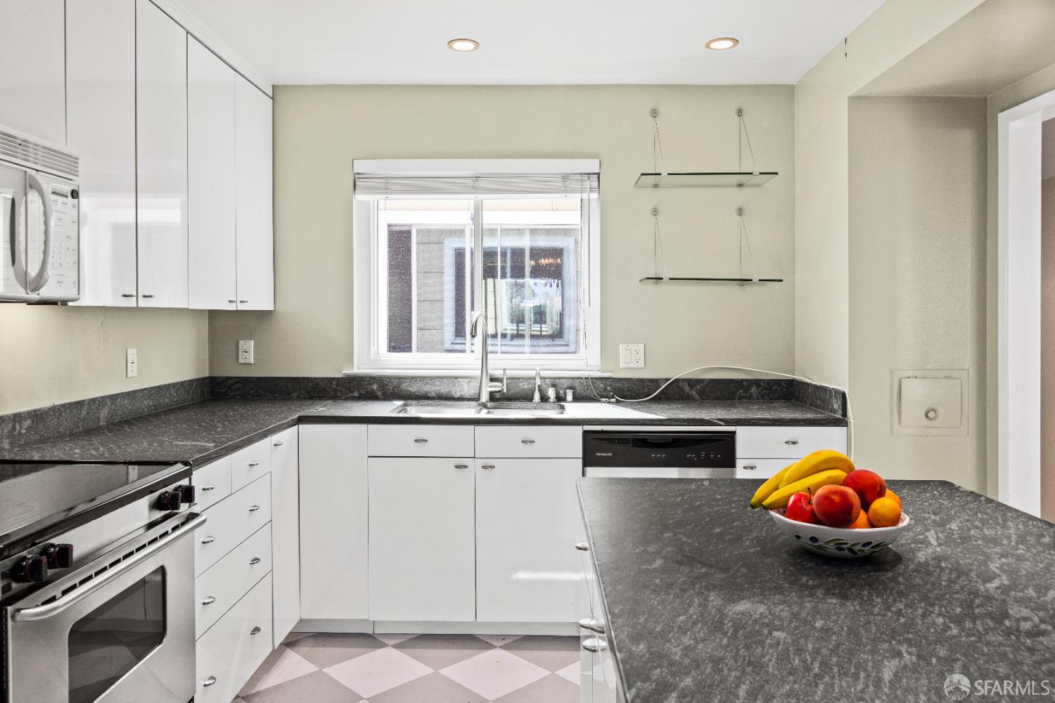 Detail Gallery Image 11 of 89 For 51 Wood St, San Francisco,  CA 94118 - – Beds | – Baths