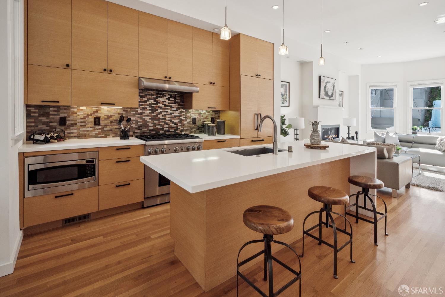 Detail Gallery Image 7 of 43 For 857 Castro St, San Francisco,  CA 94114 - 4 Beds | 3 Baths