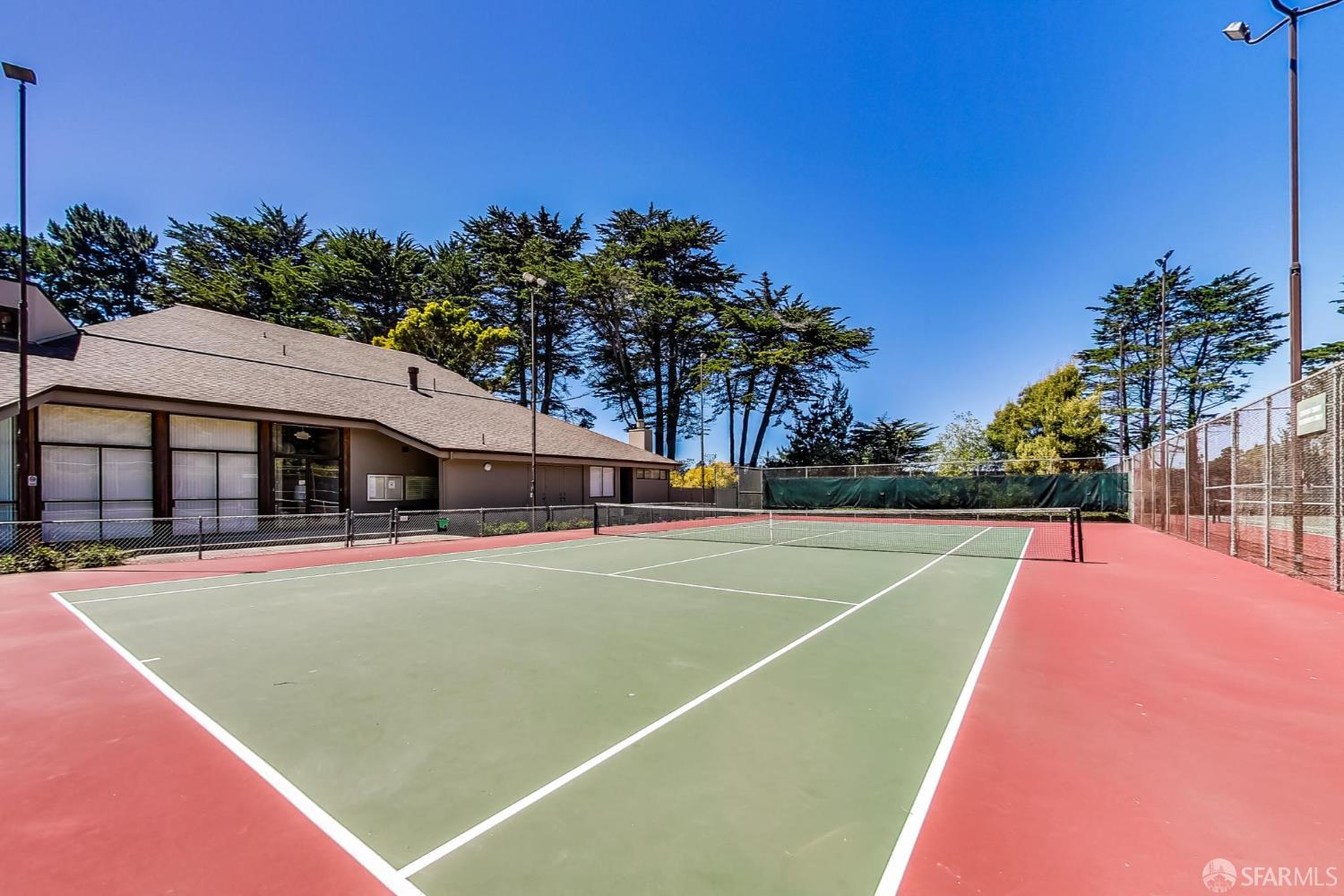 Detail Gallery Image 29 of 32 For 208 N Lake Merced Hls 3a,  San Francisco,  CA 94132 - 3 Beds | 2 Baths