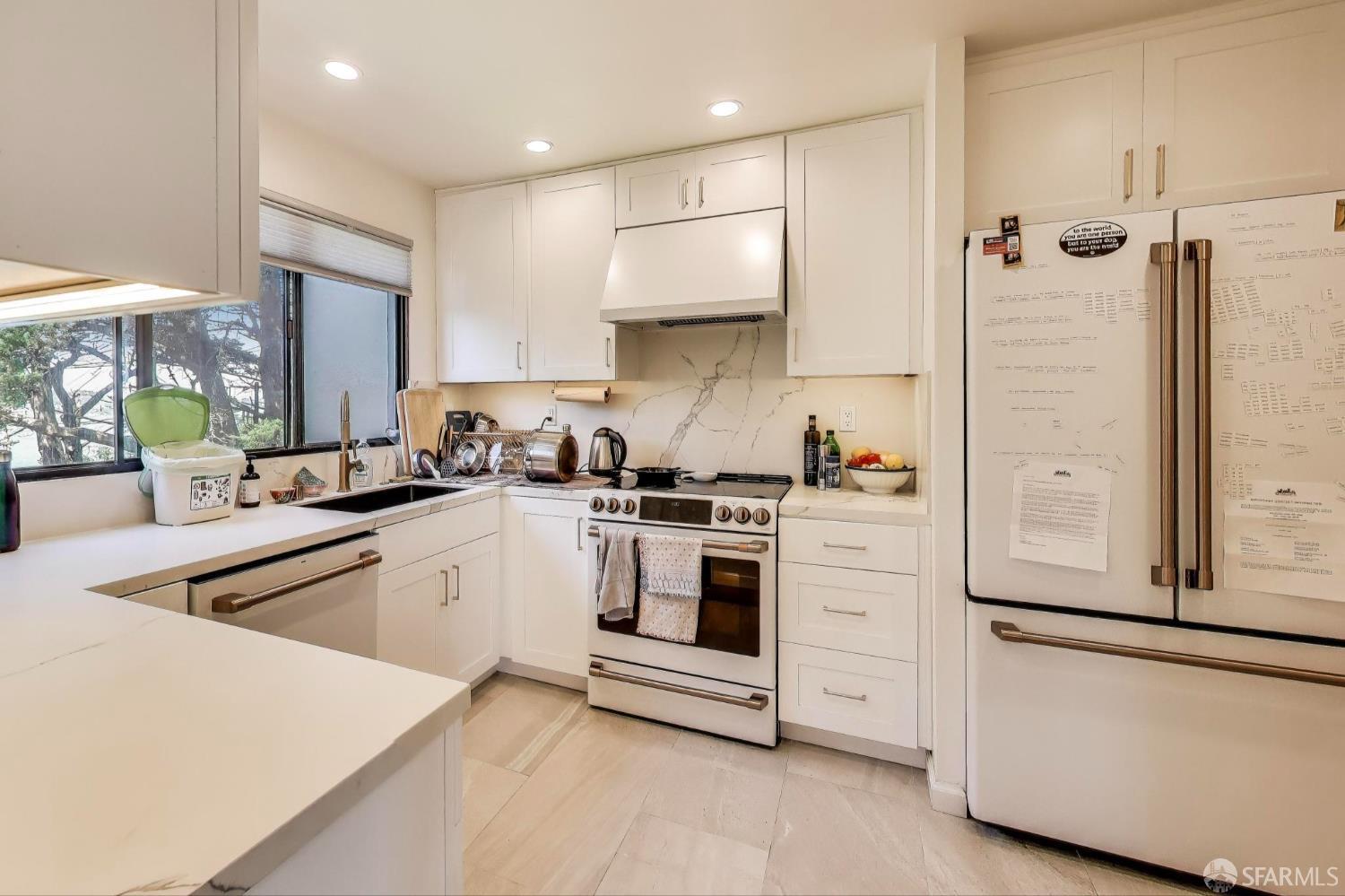 Detail Gallery Image 12 of 32 For 208 N Lake Merced Hls 3a,  San Francisco,  CA 94132 - 3 Beds | 2 Baths
