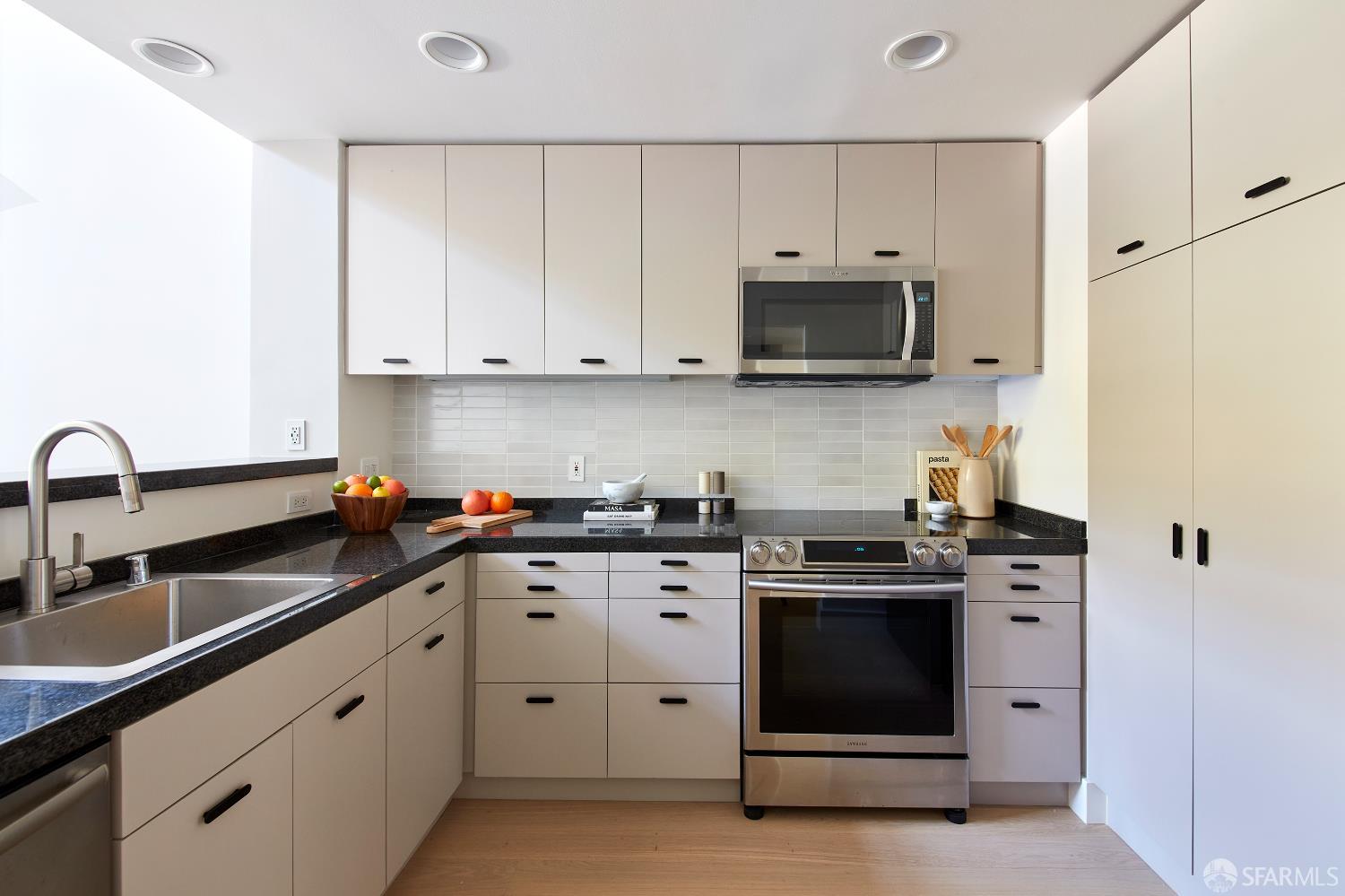 Detail Gallery Image 6 of 15 For 411 Francisco St 105f,  San Francisco,  CA 94133 - 2 Beds | 2 Baths