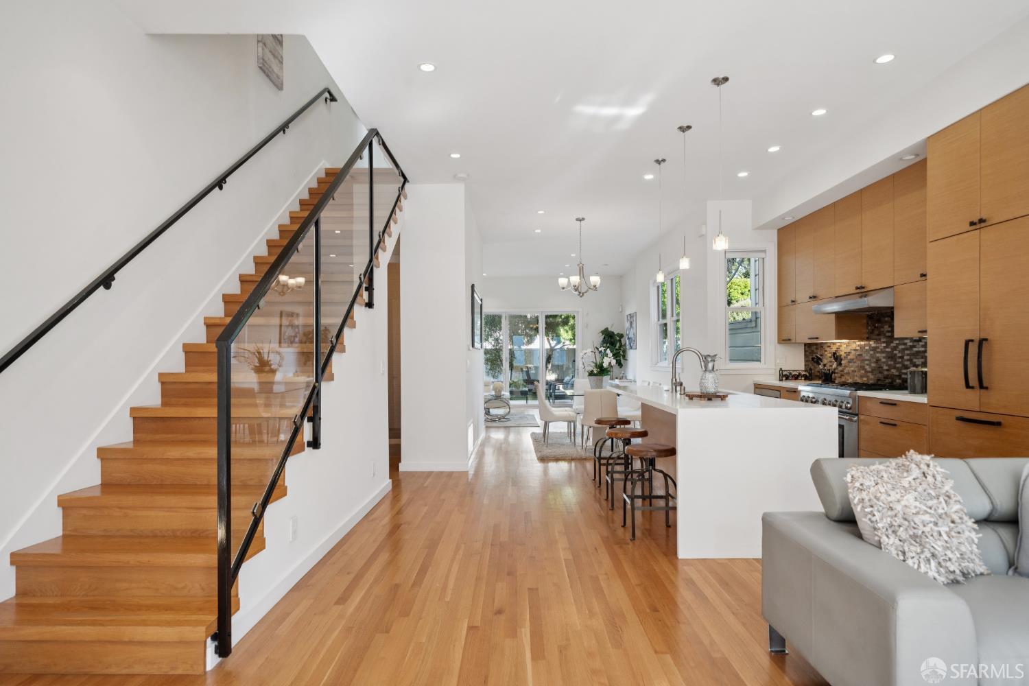Detail Gallery Image 5 of 43 For 857 Castro St, San Francisco,  CA 94114 - 4 Beds | 3 Baths