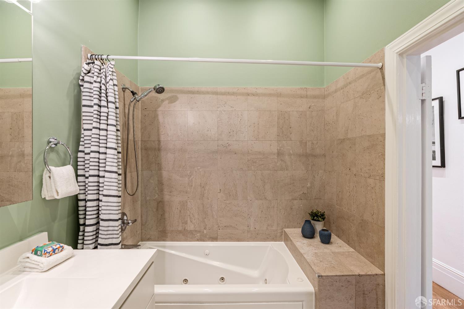 Detail Gallery Image 12 of 27 For 223 Sanchez St, San Francisco,  CA 94114 - 2 Beds | 2 Baths