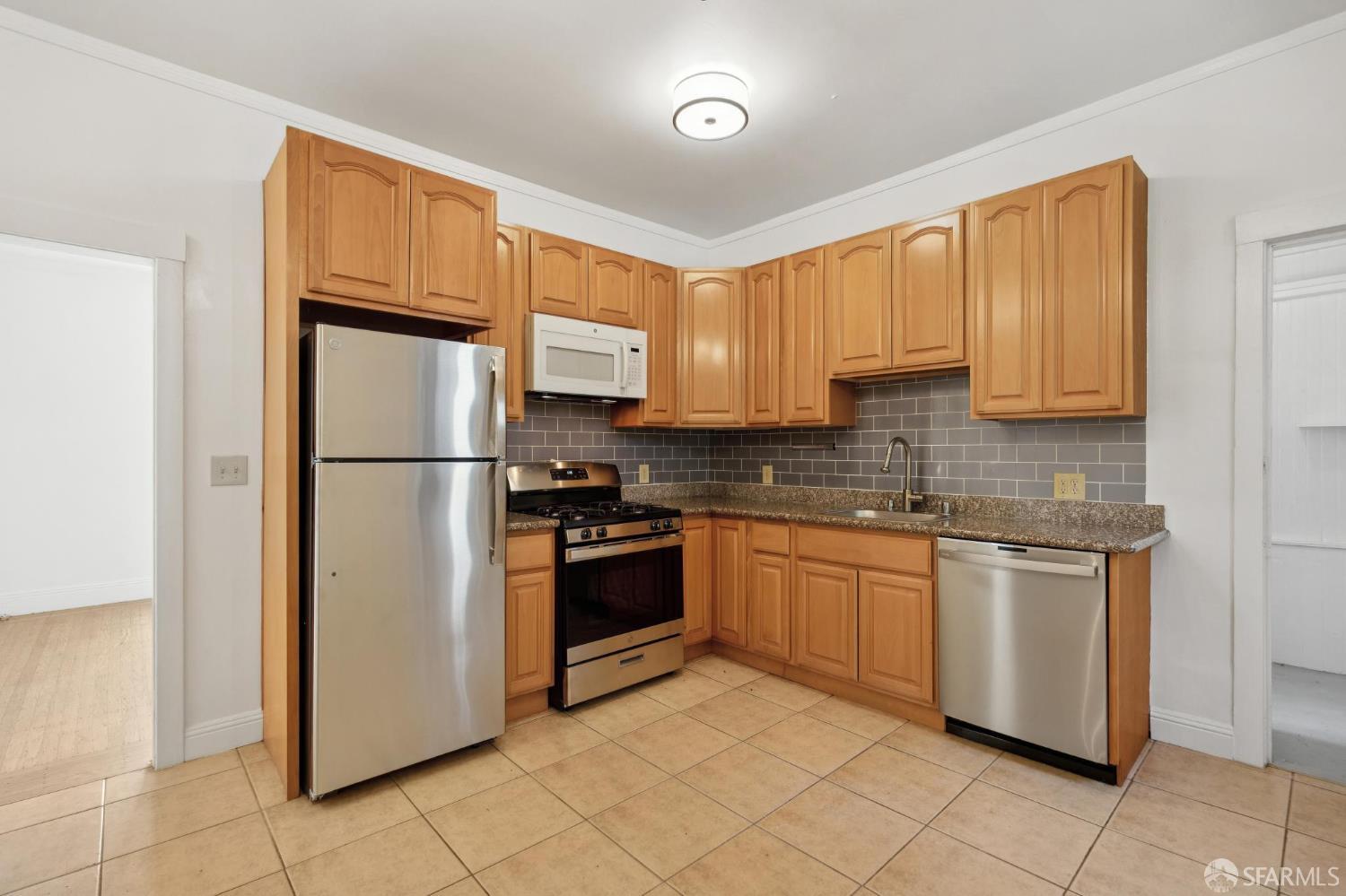 Detail Gallery Image 8 of 52 For 1541 Sanchez St, San Francisco,  CA 94131 - – Beds | – Baths