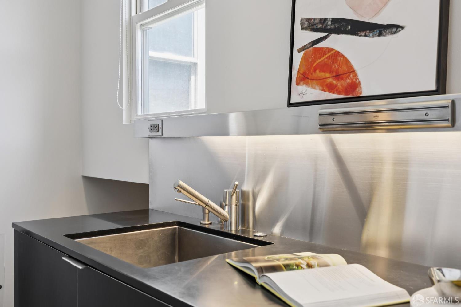 Detail Gallery Image 22 of 75 For 2200 Mariposa St, San Francisco,  CA 94110 - 4 Beds | 2 Baths