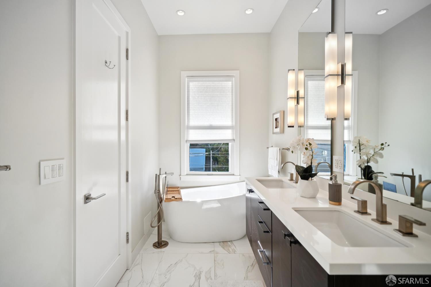 Detail Gallery Image 30 of 43 For 857 Castro St, San Francisco,  CA 94114 - 4 Beds | 3 Baths