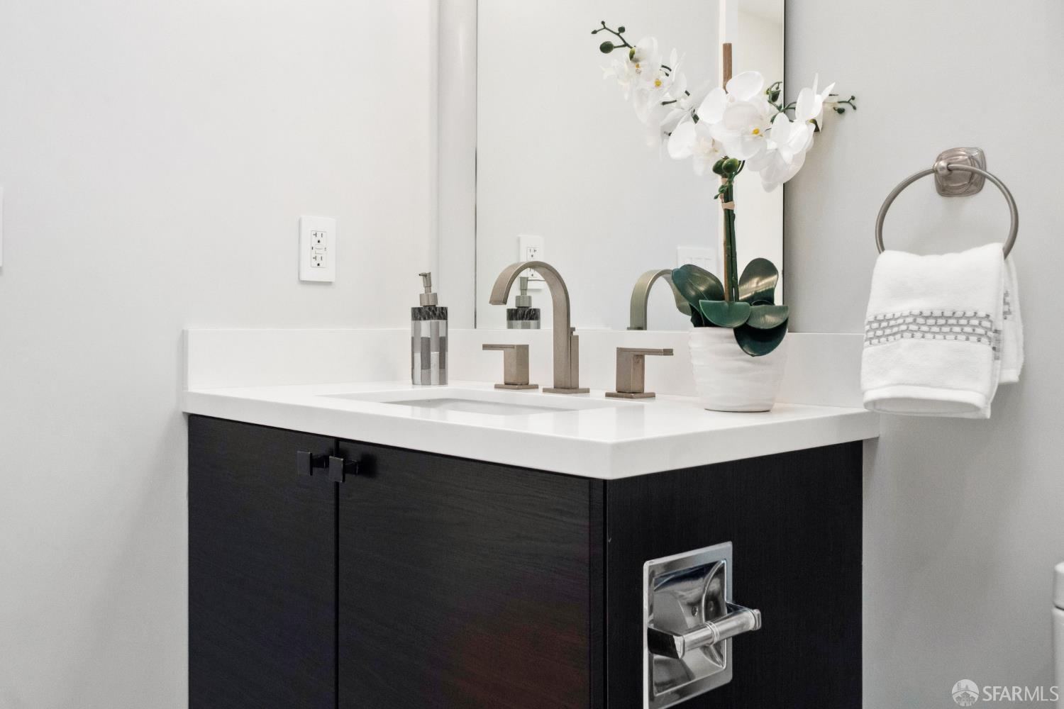 Detail Gallery Image 25 of 43 For 857 Castro St, San Francisco,  CA 94114 - 4 Beds | 3 Baths