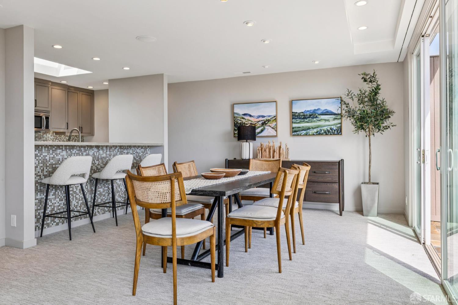 Detail Gallery Image 14 of 70 For 28 Flint St, San Francisco,  CA 94114 - – Beds | – Baths