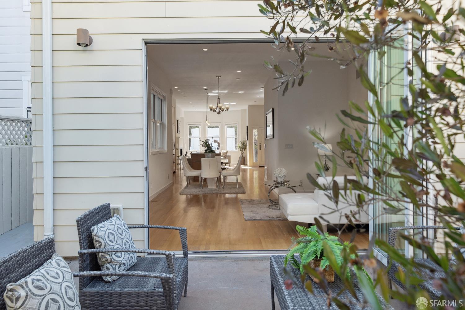 Detail Gallery Image 16 of 43 For 857 Castro St, San Francisco,  CA 94114 - 4 Beds | 3 Baths