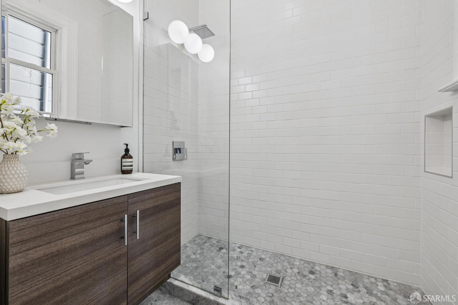 Detail Gallery Image 24 of 29 For 223 Waller St, San Francisco,  CA 94102 - 3 Beds | 1 Baths