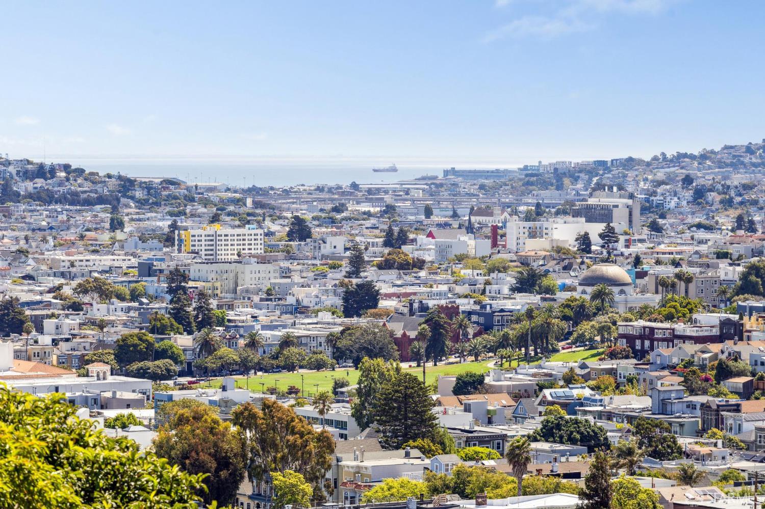 Detail Gallery Image 11 of 70 For 28 Flint St, San Francisco,  CA 94114 - – Beds | – Baths