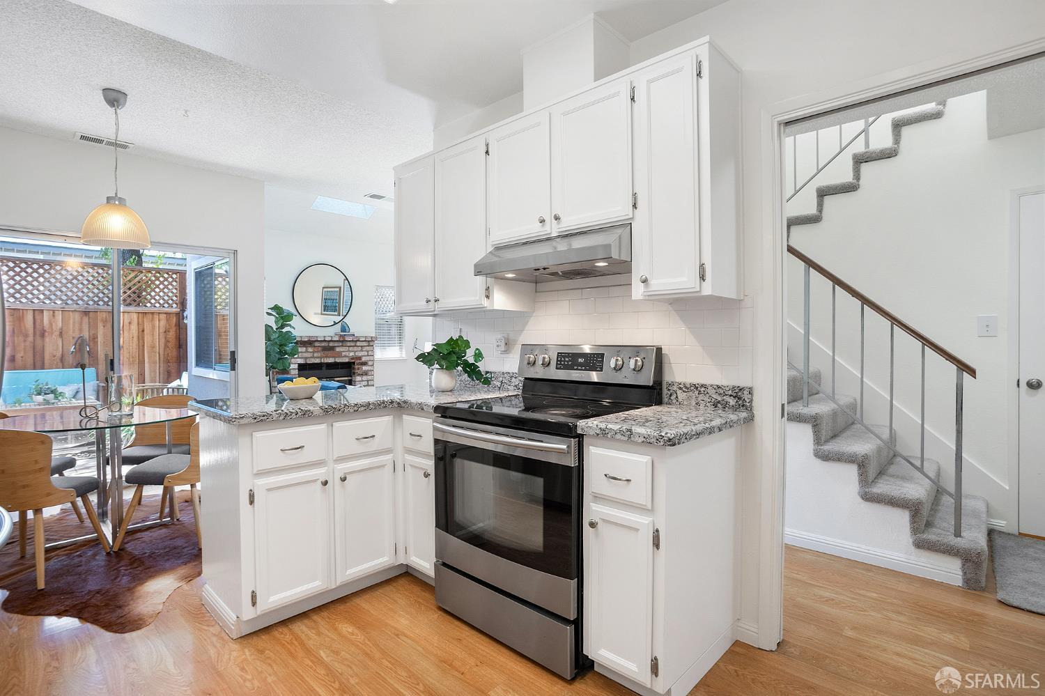 Detail Gallery Image 4 of 30 For 3937 Vine St, Pleasanton,  CA 94566 - 2 Beds | 2/1 Baths