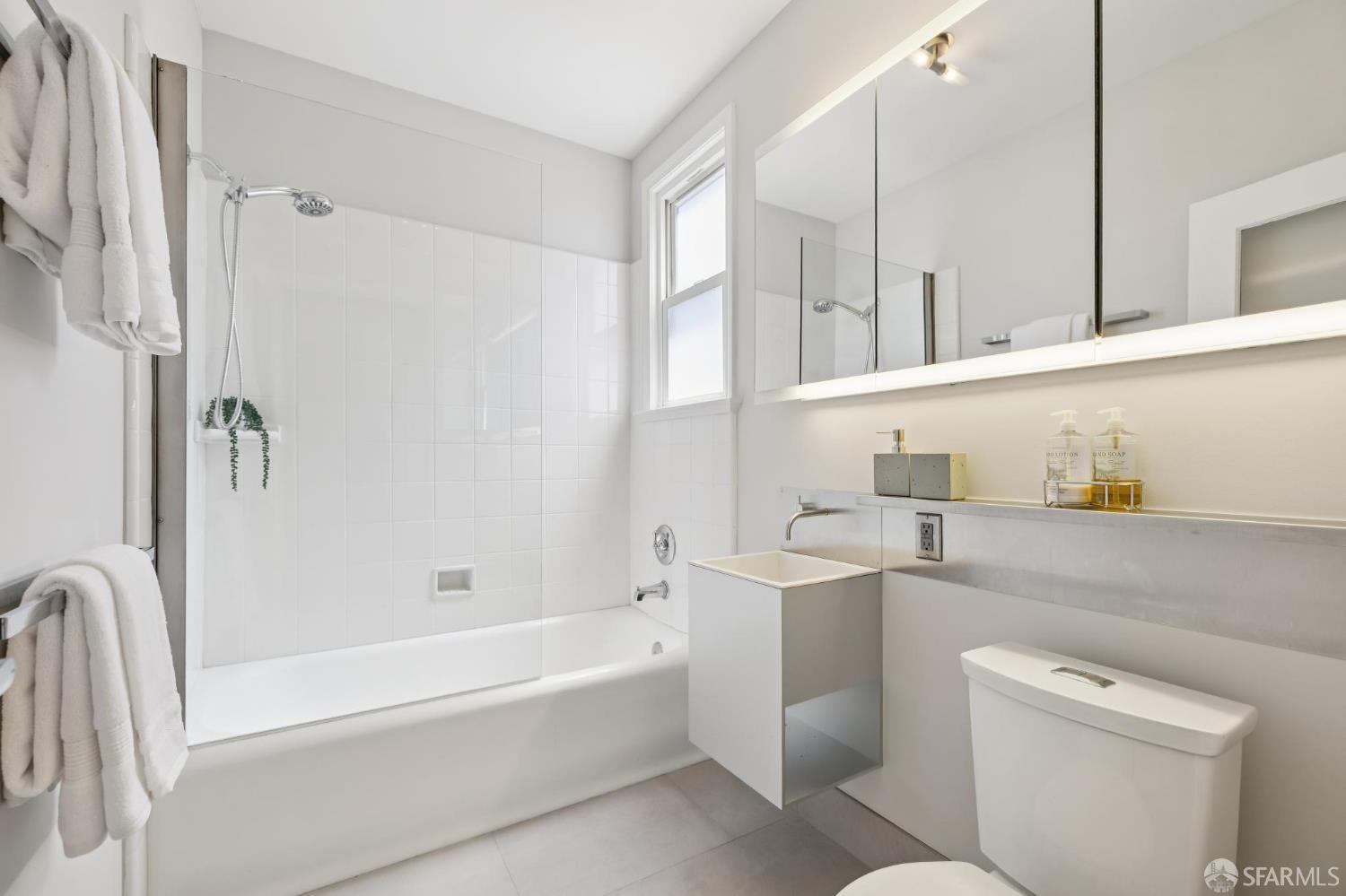 Detail Gallery Image 24 of 75 For 2200 Mariposa St, San Francisco,  CA 94110 - 4 Beds | 2 Baths