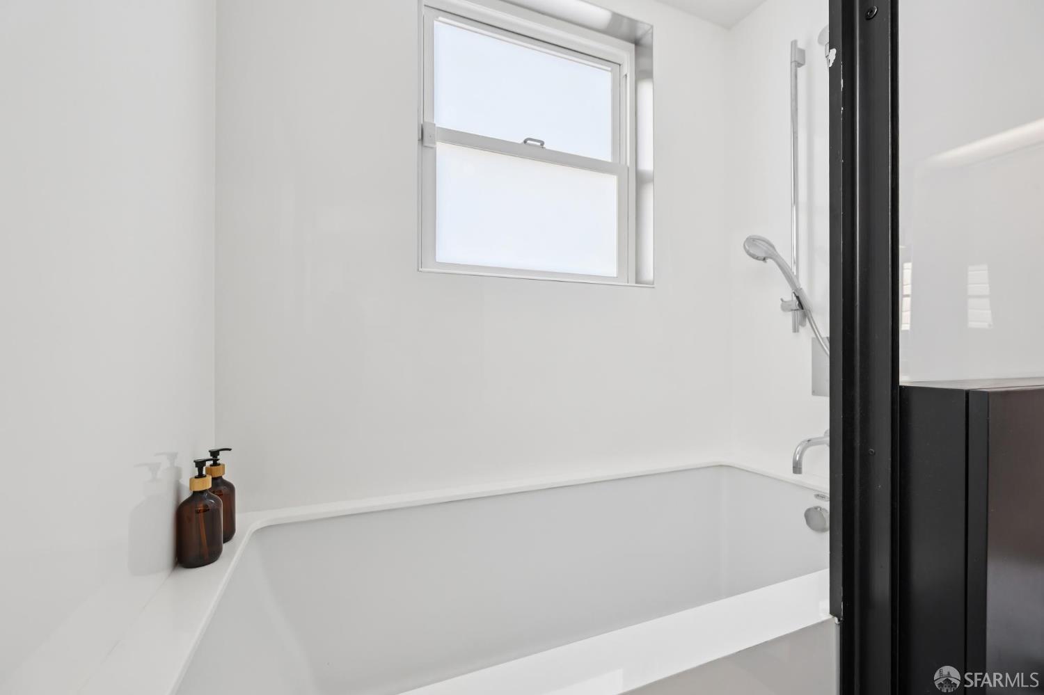 Detail Gallery Image 57 of 75 For 2200 Mariposa St, San Francisco,  CA 94110 - 4 Beds | 2 Baths