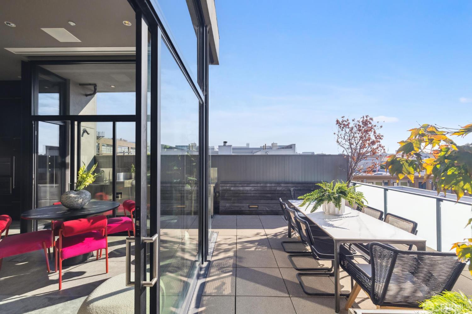 Detail Gallery Image 17 of 58 For 55 Sheridan St, San Francisco,  CA 94103 - 4 Beds | 3/1 Baths